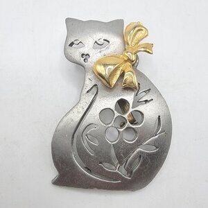 Vintage Ultra Craft‎ Large Silver Pewter Tone Cat with Gold Bow Brooch Pin